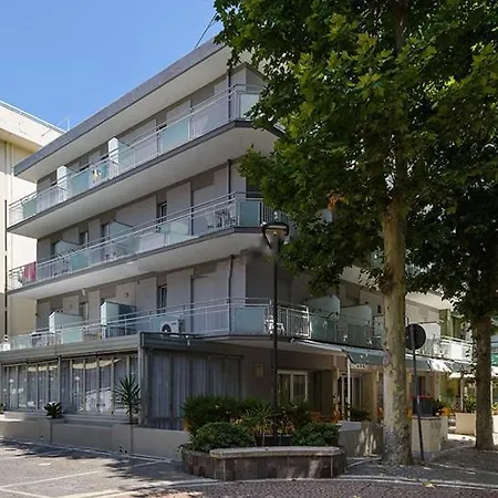 Arno Hotel 2*