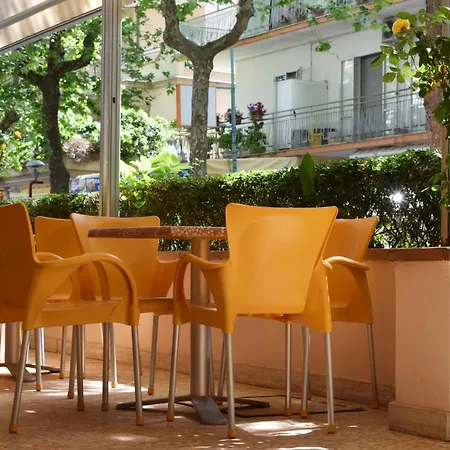 Arno Hotel 2*