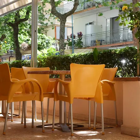 Arno Hotel 2*