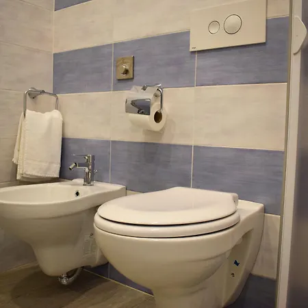Arno Hotel 2*