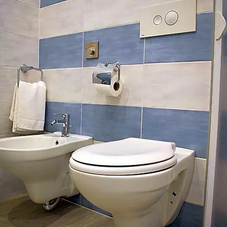 Arno Hotel 2*